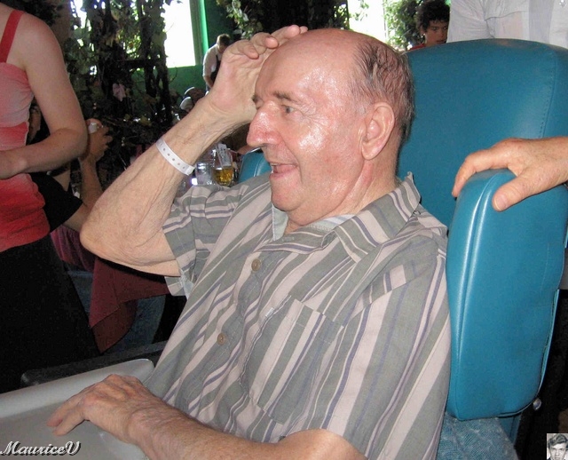 mariage60-12.jpg - Albert tout surpris et heureux