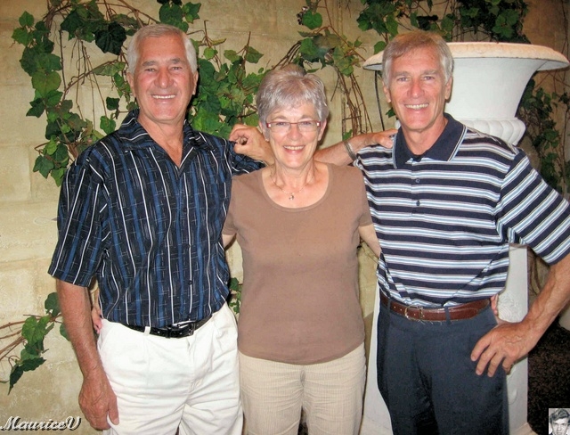 mariage60-50.jpg - Jacques - Simone - Laurent  (La fleur entre les 2 épines)