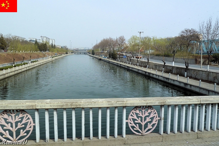 Beijing-389.jpg - Un des nombreux petits ponts où l'eau est calme