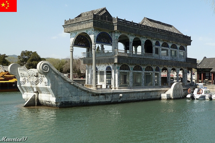 Beijing-508.jpg - Au Palais d'été, il y a le bateau de marbre de Cixi, caprice de l’Impératrice Tsen I