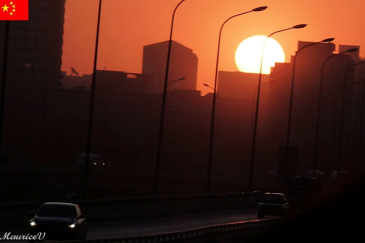 Xian-556.jpg - Départ de Beijing très tôt avec un levée du soleil splendide et étincelant