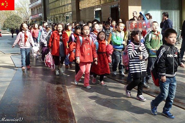 Xian-639.jpg - Une autre classe;   la fille de gauche donne le ton au groupe