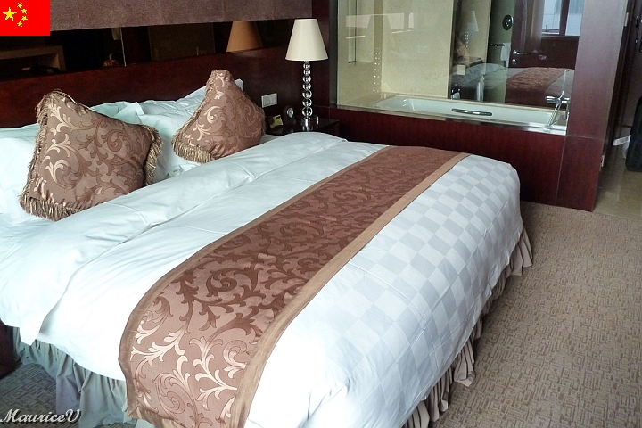 Xian-654.jpg - De notre lit, nous avons un oeil dans la salle de bain;  ingénieux