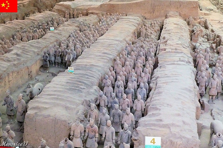 Xian-759.jpg - Cet ouvrage gigantesque a demandé le travail de 720 000 personnes et cela pendant trente-cinq ans.  