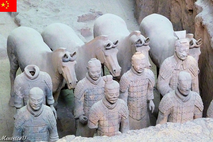 Xian-760.jpg -  Chaque statue, hommes et cheval, sont  de taille réelle et toutes différentes