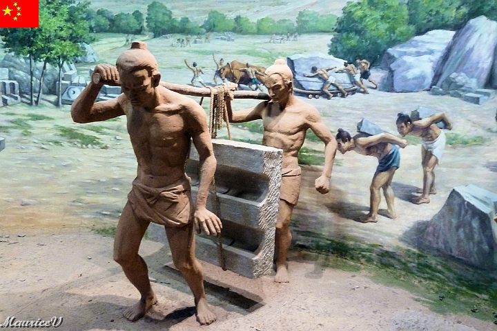 Xian-769.jpg - Une peinture démontrant le mode de transport du matériel pour la construction du palais de l'empereur