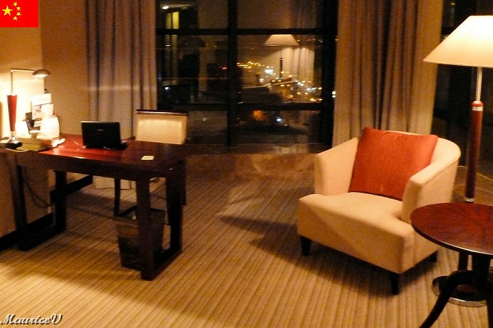 Shanghai-938.jpg - Mon portable est déjà en mode de communication avec nos connaissances.  Voyez l'espace que nous avons