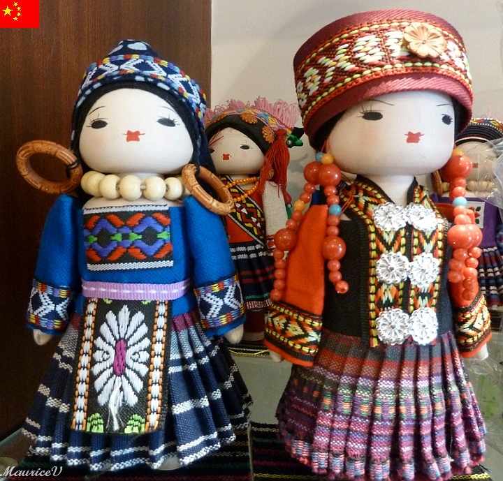 Shanghai-979.jpg - Ces 2 poupées me font penser à mes petites, Sara et à Ariane,  hi hi