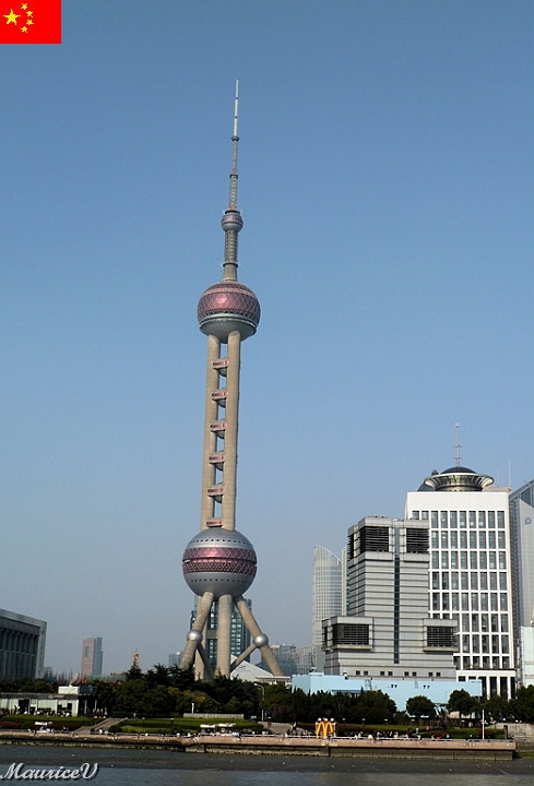 Shanghai-A01.jpg -   Édifice Perle de l'Orient, la 3ème plus haute tour de télévision et de radio au monde.