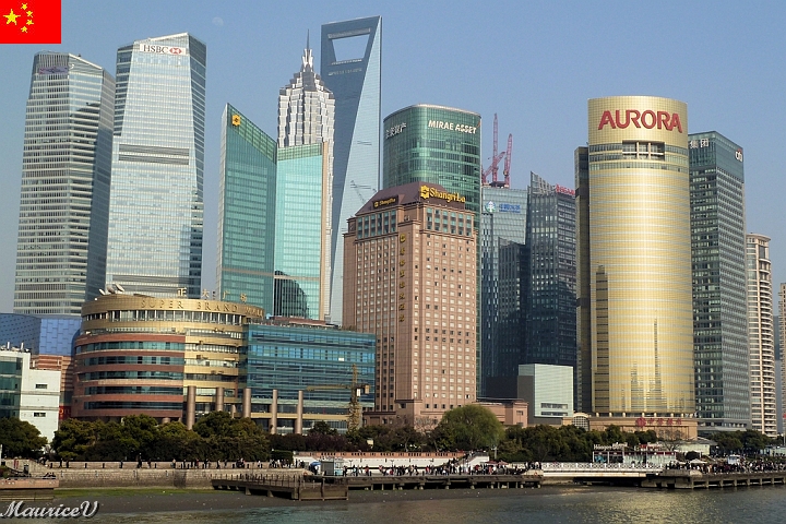 Shanghai-A02.jpg - Le centre-ville financier de Shanghai.  Le décapsuleur, 101 étages, ouverture en août 2008