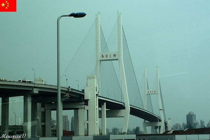 Shanghai-A94.jpg - Un des nombreux ponts de Shanghai, car cette ville se situe de chaque côté du fleuve