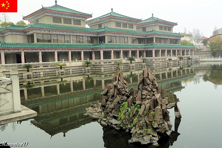 Shanghai-B88.jpg - Un arrêt de 30 minutes pour se dégourdir les jambes et visiter ce musée.  En fin de soirée, nous arriverons au bateau de croisière