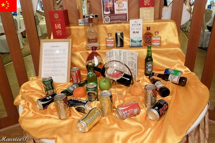 Bateau-237.jpg - À l'entrée de la salle à manger, choix de boissons payantes pour les clients