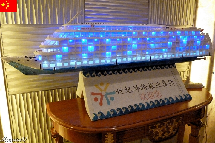 Bateau-242.jpg - Notre bateau "MV Century Sky", en service depuis 2005 se caractérise par 6 étages, 153 cabines et 306 passagers