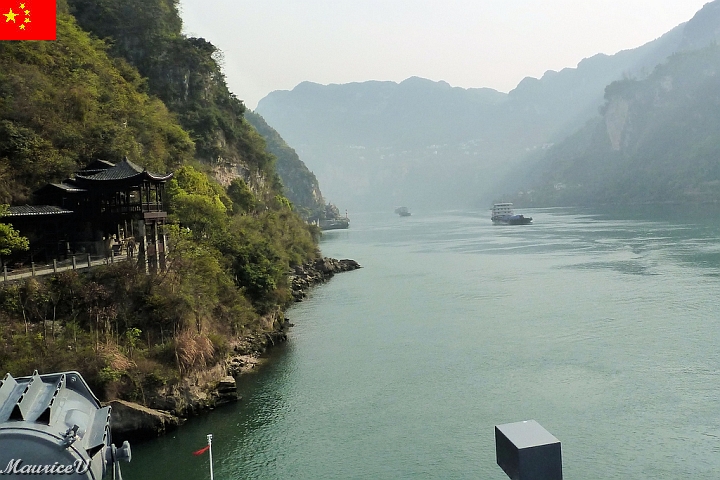 Bateau-255.jpg - Le jour, le bateau est accosté pour des excursions et il se déplace surtout la nuit.