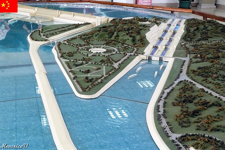 Bateau-291.jpg - Le fameux barrage des 3 gorges  (Maquette)