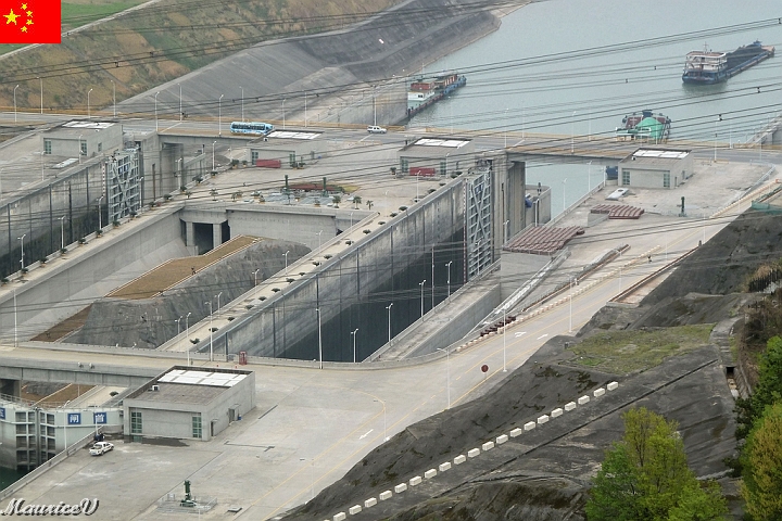 Bateau-297.jpg - La construction a nécessité 27 millions mètres cube de béton