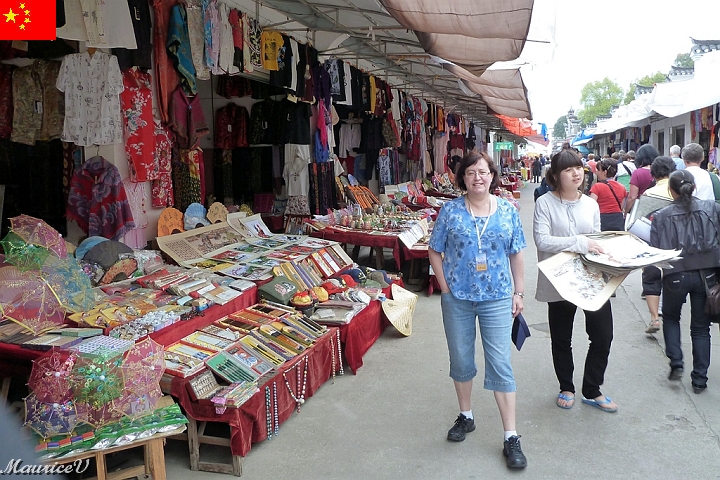 Bateau-309.jpg - Encore du shopping... pour femmes...