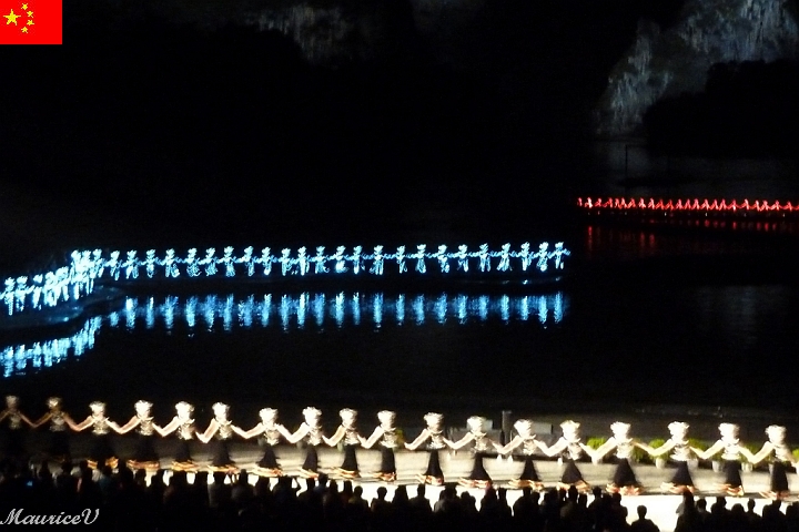 Guilin-624.jpg - Le spectacle de 70 minutes regroupe plus de 600 figurants