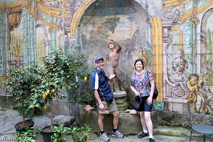 P1050145.jpg - Sorrento,  ville à 2000 mètres plus bas que notre hôtel où nous aimons flané