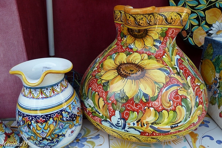 P1050453.jpg - La porterie toujours bien colorée et invitante