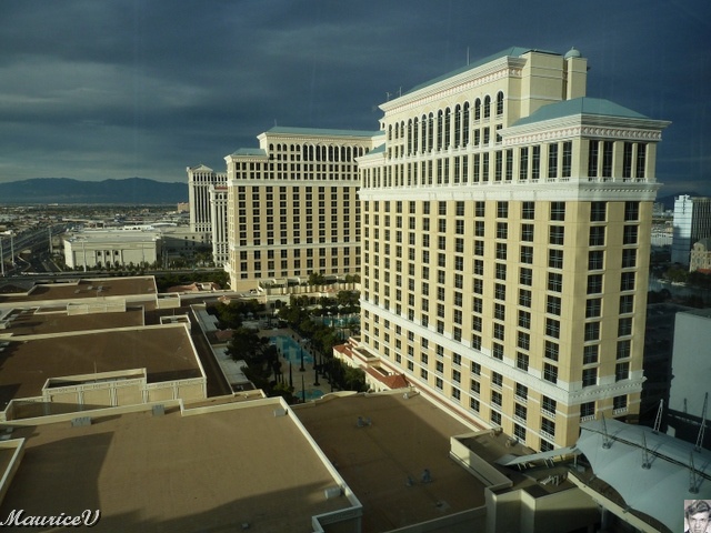 P1000232.JPG - De notre hôtel nous voyons l'arrière du Bellagio, où le cirque du soleil présente le spectacle O.