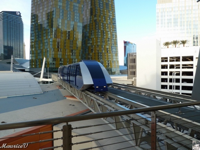 P1000287.JPG - Ce monorail relie le Bellagio au Monte-Carlo et il est sans frais.  Il s'arrête à notre hôtel.