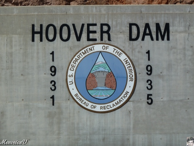 P1000336.JPG - Le barrage Hoover Dam, qui se dresse de ses 726 pieds de hauteur devant le fleuve Colorado entre le Nevada et l'Arizona, est un exemple éclatant de la victoire de l'homme sur la nature.
