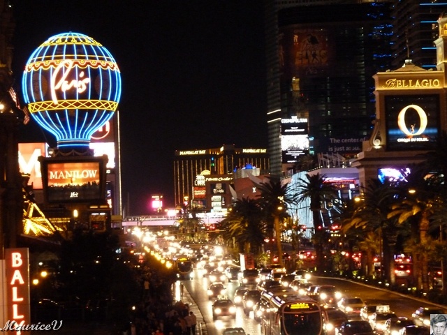 P1000408.JPG - La Strip est le surnom de Las Vegas Boulevard, "grand rue" des casinos.