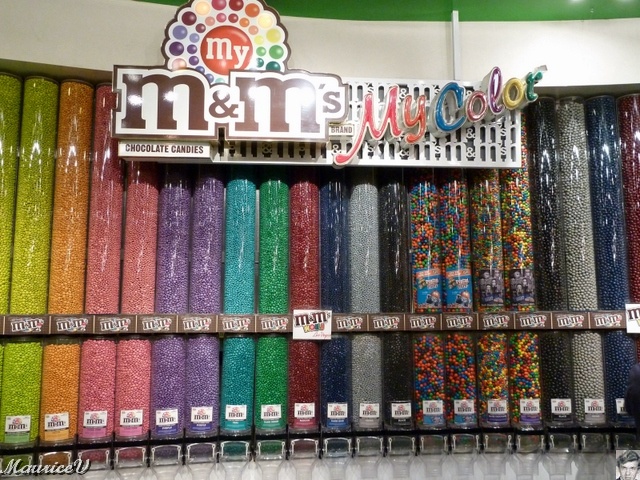 P1000424.JPG - On peut même obtenir des M&M personnalisés en écrivant  du texte, soit  notre prénom ou autres icônes avant de passer notre commande.