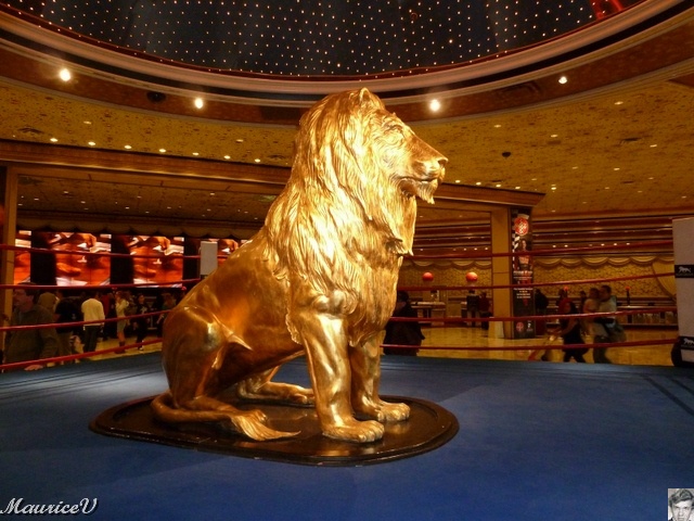 P1000441.JPG - Depuis 1924, le lion est la mascotte de  MGM hôtel.