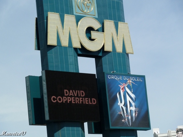 P1000442.JPG - KÀ, production du Cirque du Soleil , défie les lois de la gravité et repousse les frontières de l'aventure théâtrale. Cet environnement dynamique nous en met plein la vue, alors qu'un empire complet se déploie sur l'immense scène et qu'un impressionnant tableau d'acrobaties aériennes se dessine sous nos yeux. Encore ce soir, un excellent spectacle.