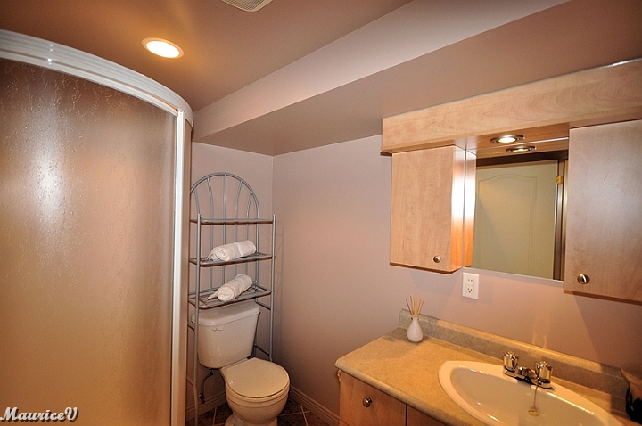 Leclerc-SS-Salle-Bain.jpg - Soul-sol,  salle de bain  (une troisième toilette dans la maison).  Aucune chicane en vue