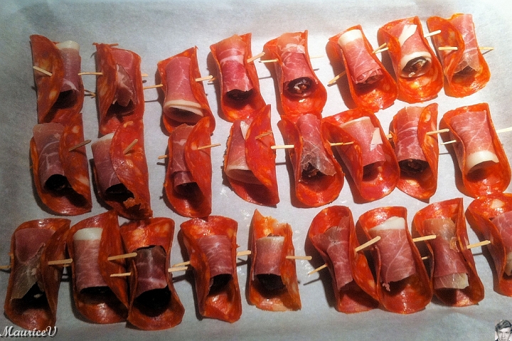 20111224-Entrer.jpg - Dattes, du bleu et amande à l'intérieur, Enrobé de chorizo et prosciutto 
