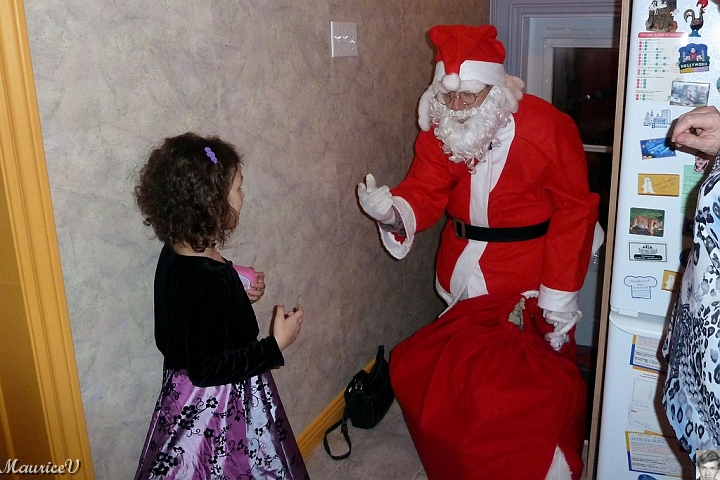 P1010875.jpg - L'arrivée des cadeaux