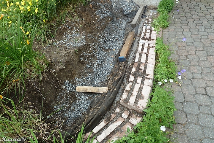 Debut-276.jpg - La fondation du muret de briques