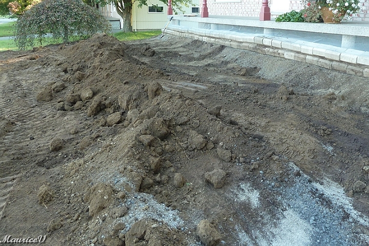 Travaux-437.jpg - Beaucoup plus de terre fut enlevée près de la galerie