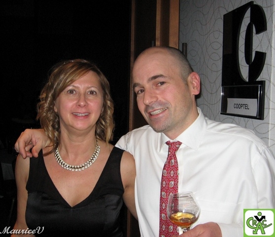 20091212-96.jpg - France (Organisatrice de la soirée) avec Pierre (Collègue de travail)