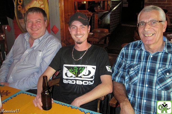 Richard_765.jpg - Pourquoi pas une petite bière disait Alexandre, entouré de Mario et Gérald