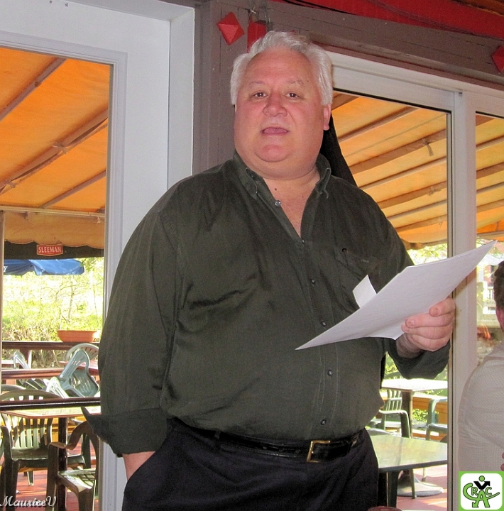 Richard_773.jpg - Michel nous dévoile ses stats.  Les 11 retraités ont cumulé 363 années.  Une moyenne de 33 ans.  Merci Richard d'avoir été un bâtisseur de CoopTel.