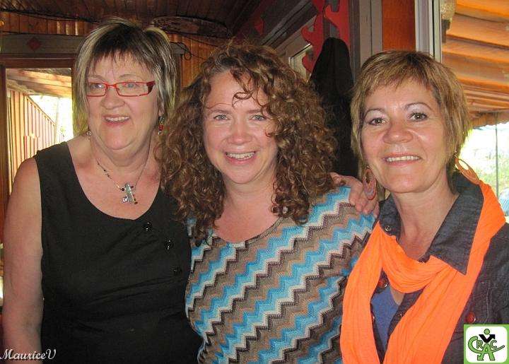 Richard_782.jpg - Lorraine, Annie et Suzanne.  Elles préparent quelque chose...