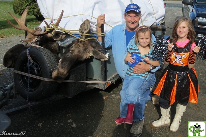 Guy_Gibier-104.jpg - Notre Ti-Guy est très vite sur la gâchette, (2 sur un seul coup, faut le faire)  en compagnie d'Ariane et  de Maélie.  