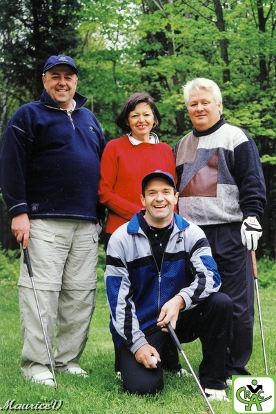 200005-Tournoi-Valcourt.jpg - Le premier comité organisateur du tournoi de golf,  et le seul qui s'est déroulé à Valcourt, en mai 2000.  Depuis, la tradition se poursuit à Acton Vale