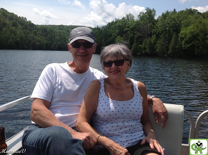 Luce_2590.JPG - L'eau, le soleil, la nature et une bière  quoi de mieux pour relaxer