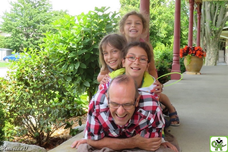 20170625-3Petites-1047.jpg - Grand-papa Maurice avec ces 3 adorées