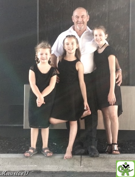 Guy_024-RS8.jpg - Guy et ses 3 grandes petites filles à Dolbeau, Lac St-Jean