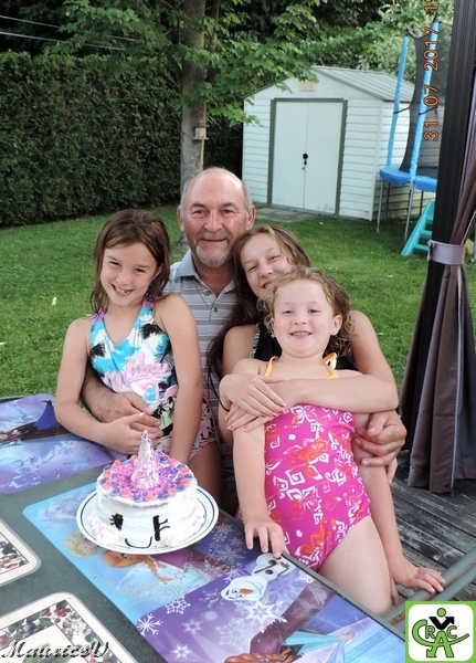 Guy_029-RS8.jpg - Pourquoi pas une photo de fête